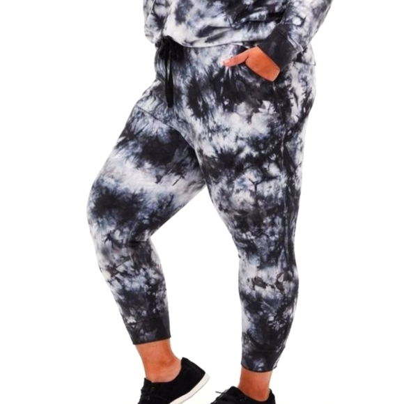 Torrid Everyday Tye Die Fleece Crop Active Jogger - Picture 1 of 9